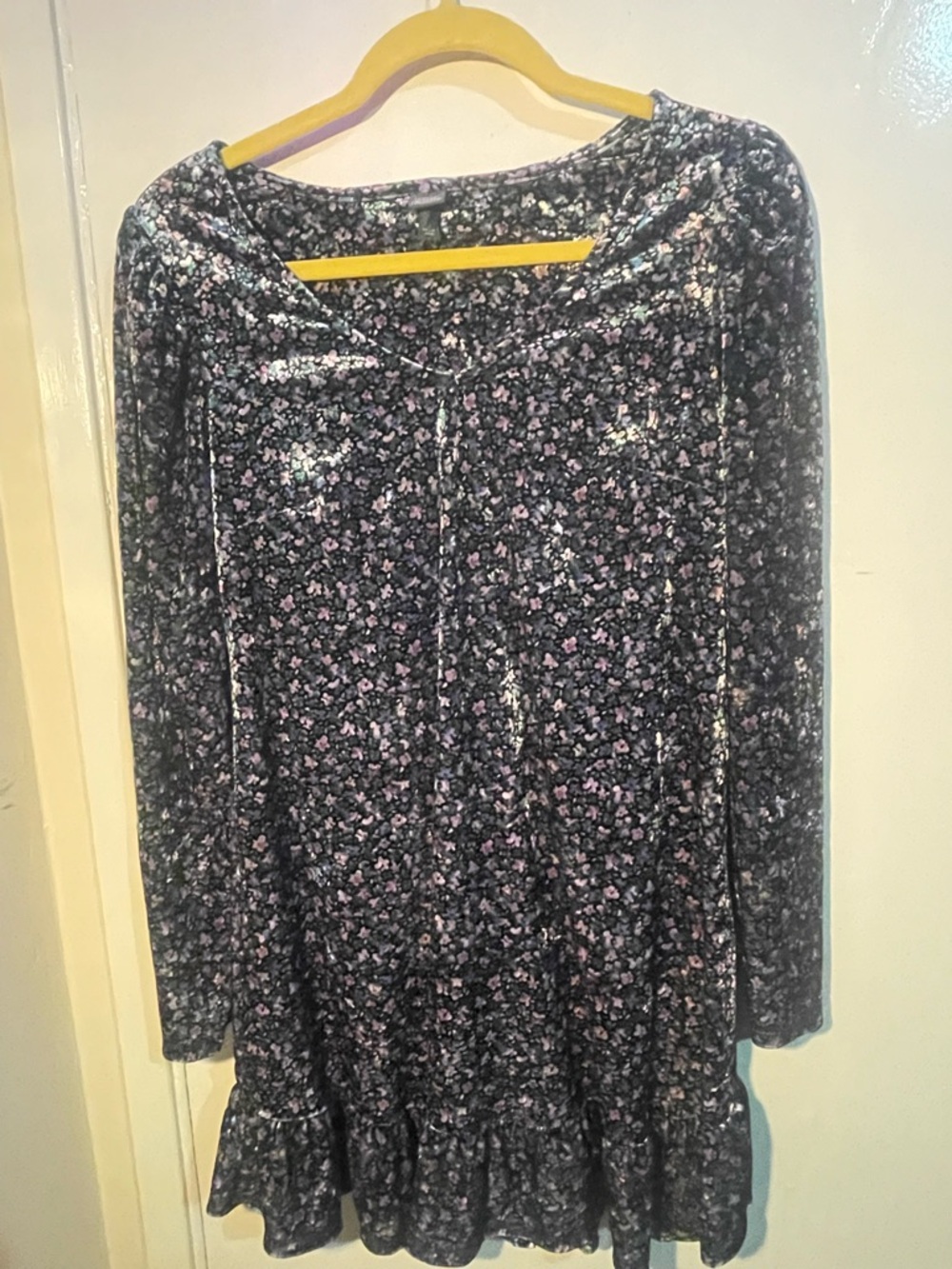 wild fable - size SMALL - Multicolor Floral Velvet Top - Green, Purple & Black